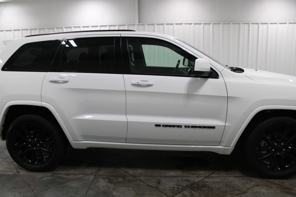 Used 2022 Jeep Grand Cherokee Laredo X image 13