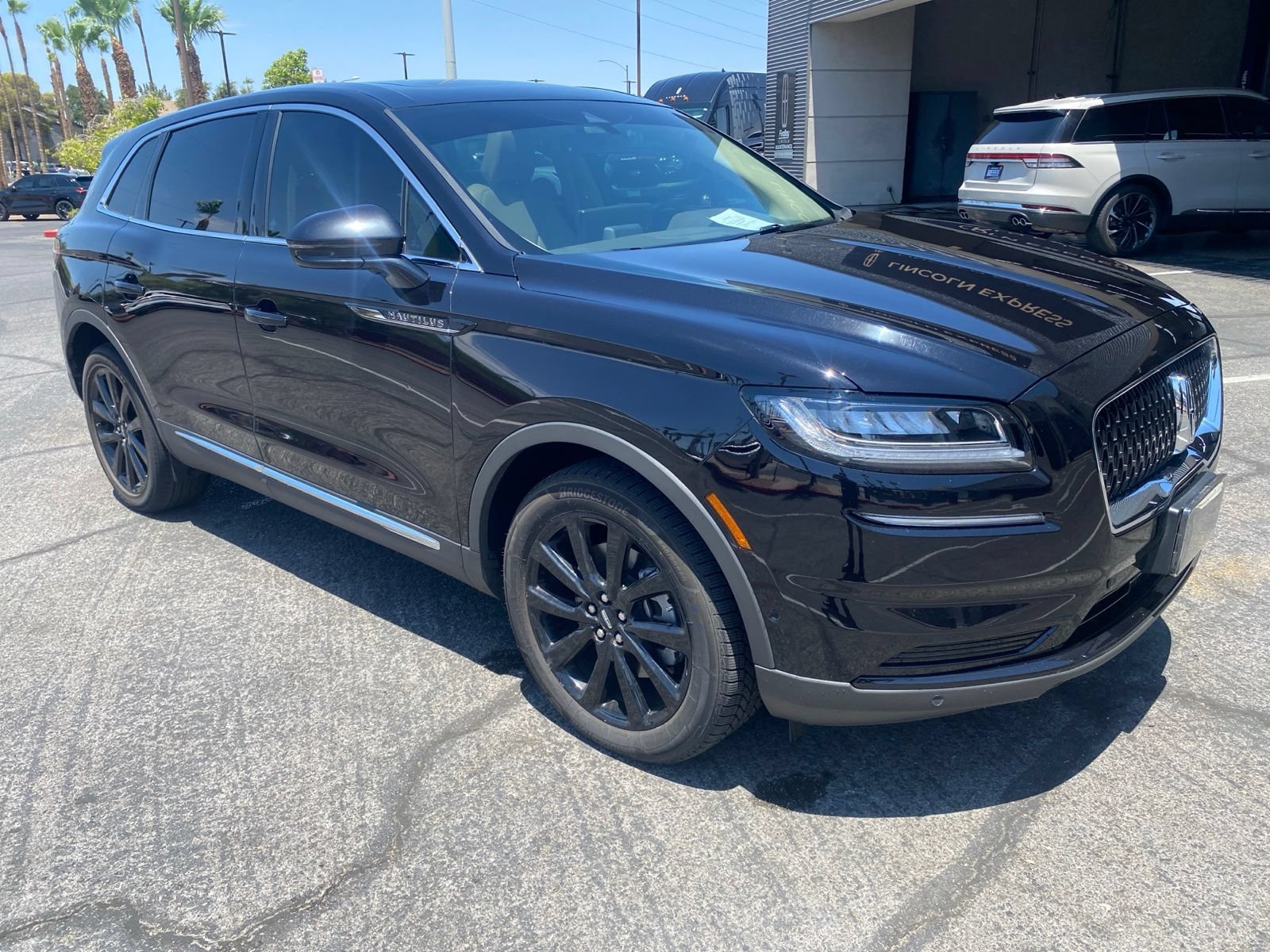 Used 2022 Lincoln Nautilus Reserve AWD/4WD image 3