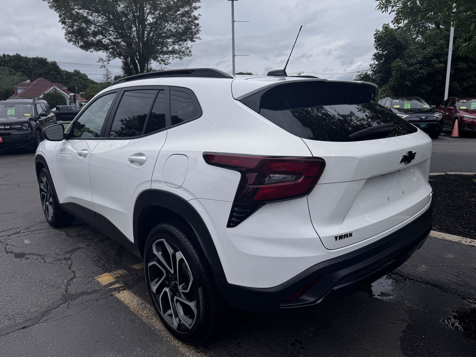 Certified 2024 Chevrolet Trax RS w/ Sunroof Package FWD image 4