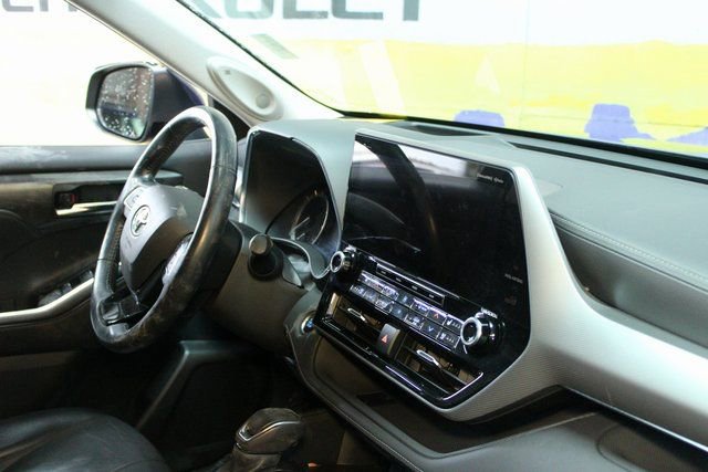 Used 2021 Toyota Highlander Platinum image 10