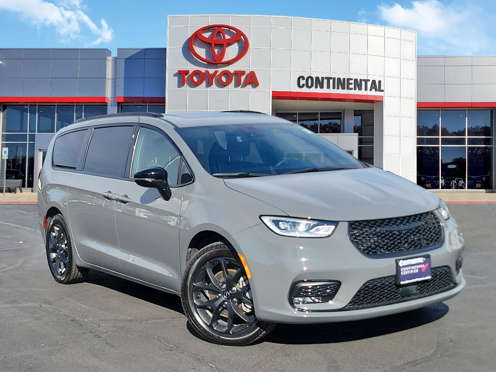 Used 2025 Chrysler Pacifica Limited video 2