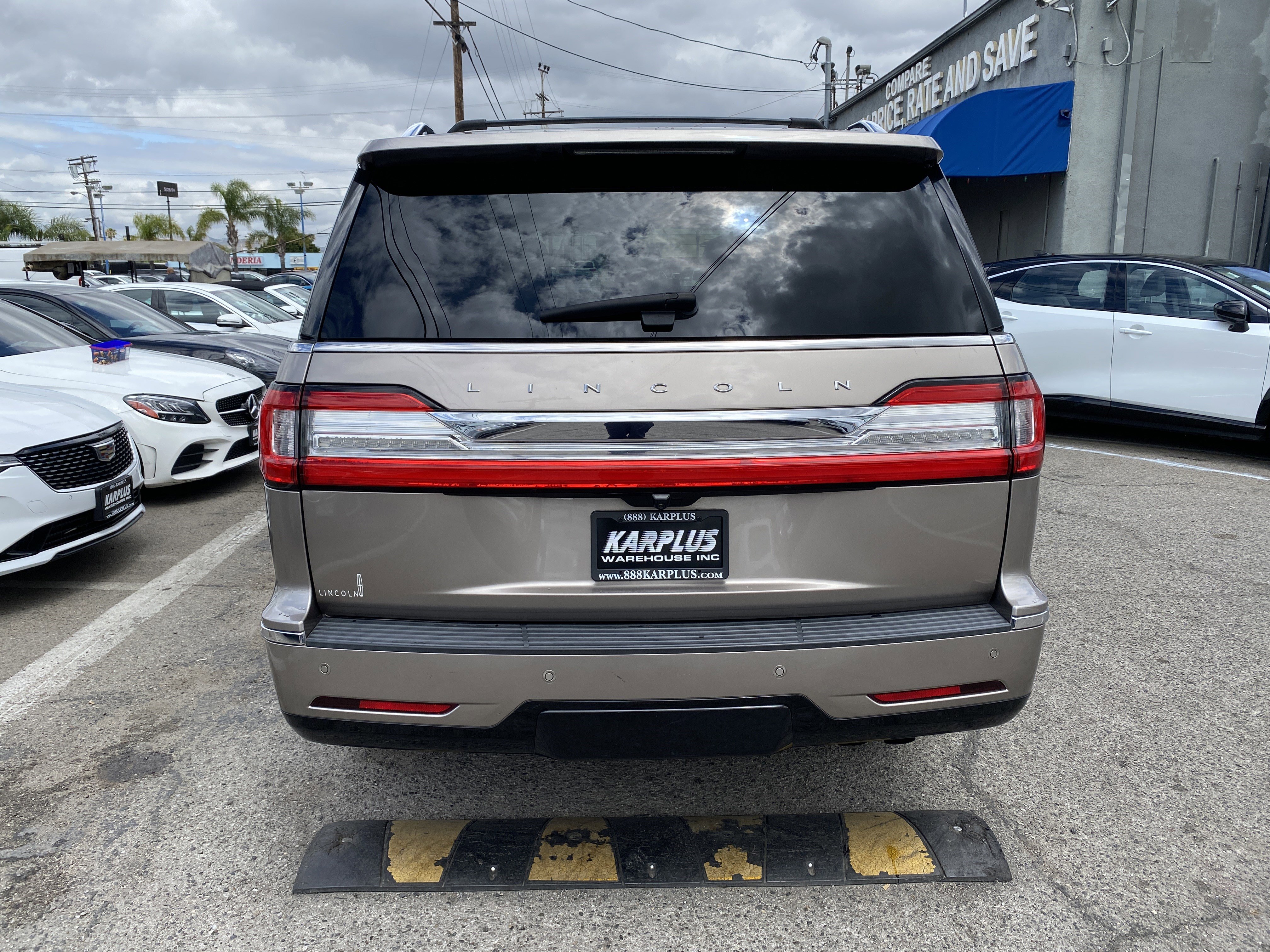 Used 2019 Lincoln Navigator Select w/ Cargo Package RWD image 10