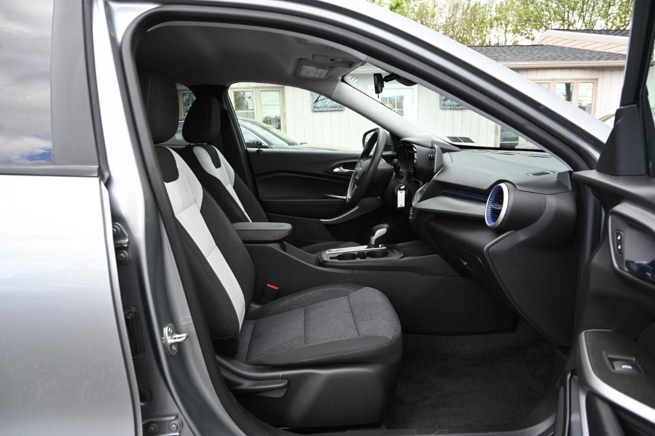 Used 2024 Chevrolet Trax LS w/ LS Convenience Package FWD image 33