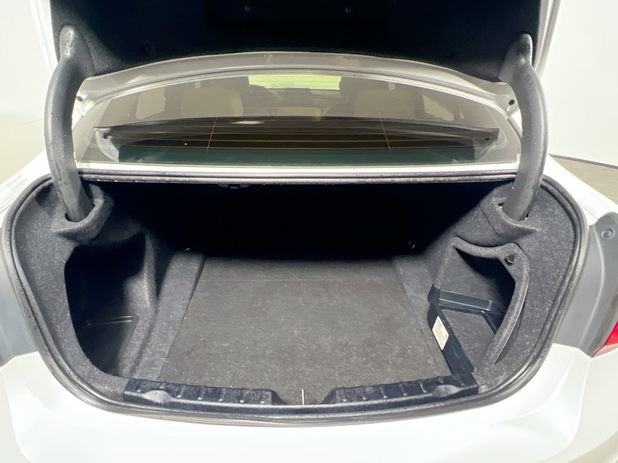 Used 2018 BMW 320i Sedan image 34