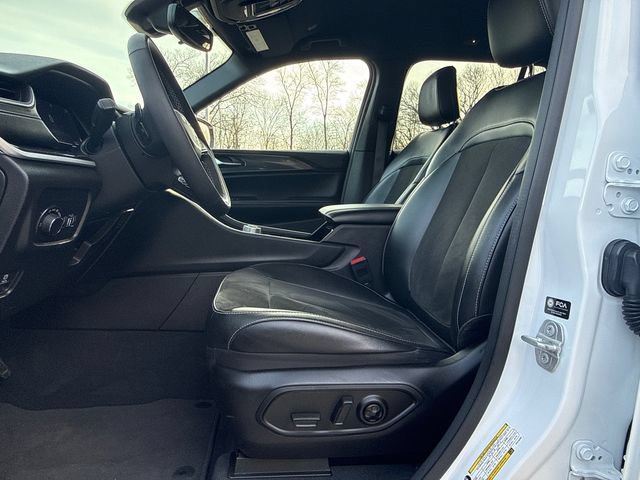 Used 2023 Jeep Grand Cherokee Altitude AWD/4WD image 33