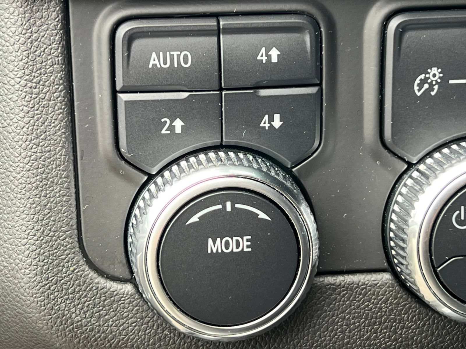 Used 2023 GMC Yukon XL Denali AWD/4WD image 25