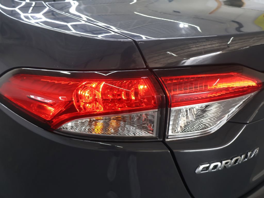 Used 2025 Toyota Corolla LE image 32