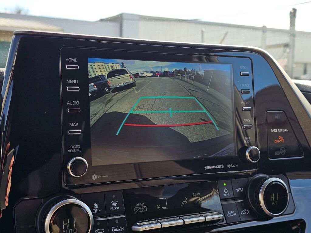 Used 2021 Toyota Highlander LE image 23