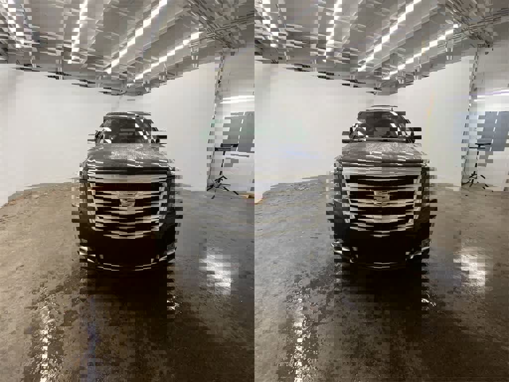 Used 2015 Cadillac Escalade Luxury image 9