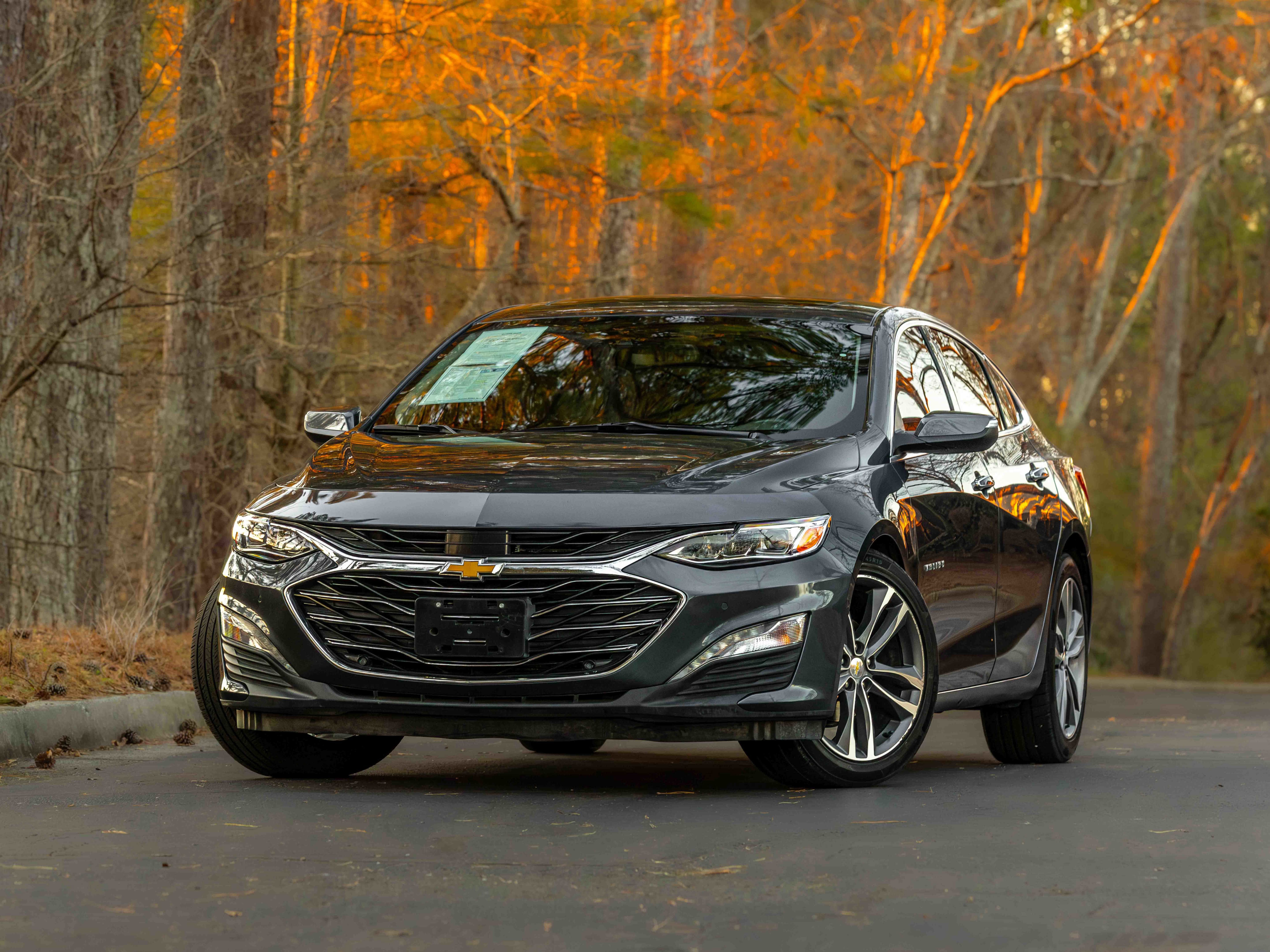 Used 2019 Chevrolet Malibu Premier w/ Sun and Wheel Package image 2