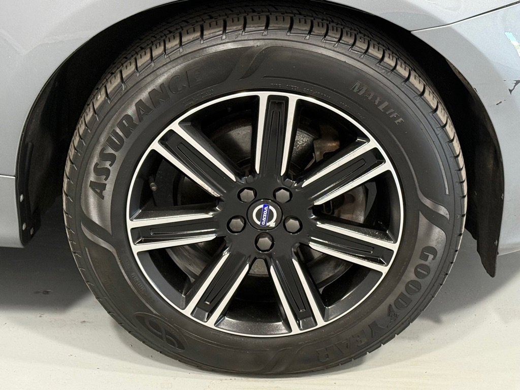 Used 2017 Volvo XC60 T5 Dynamic w/ Preferred Option Package image 33