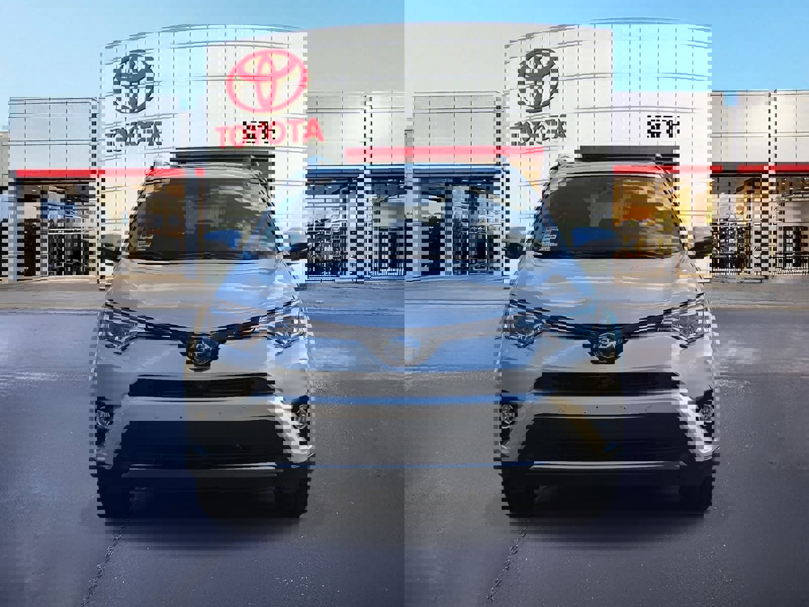 Used 2016 Toyota RAV4 Limited w/ Advanced Technology Package image 2