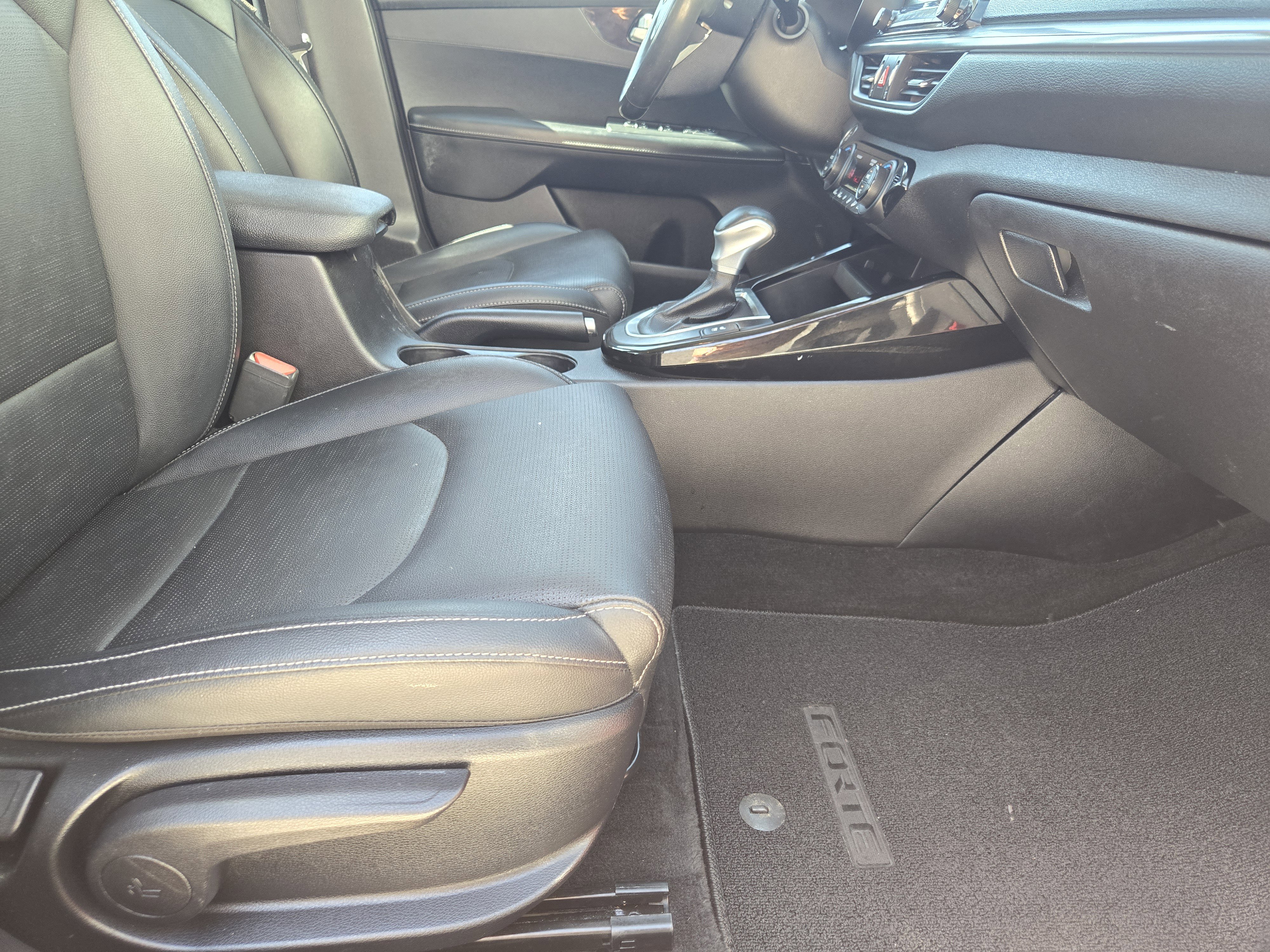 Used 2020 Kia Forte EX image 17