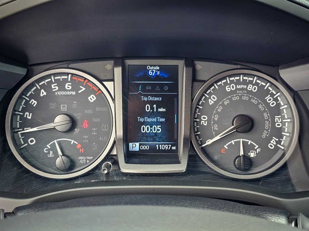 Used 2023 Toyota Tacoma TRD Off-Road w/ Technology Package AWD/4WD image 16