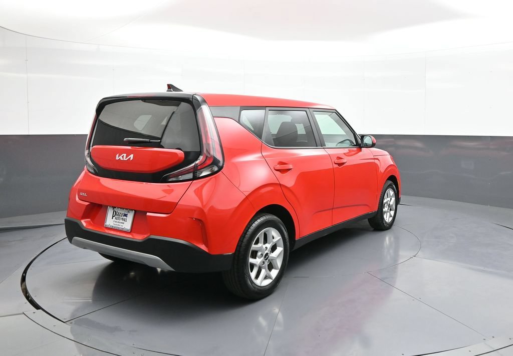 Certified 2023 Kia Soul LX w/ LX Technology Package FWD image 6
