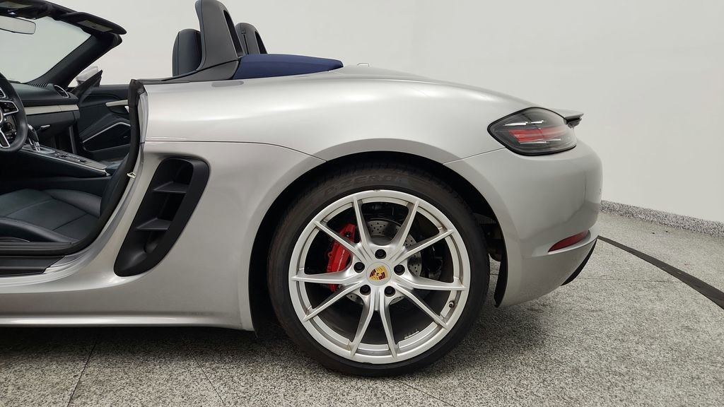 Used 2017 Porsche 718 Boxster S RWD image 22