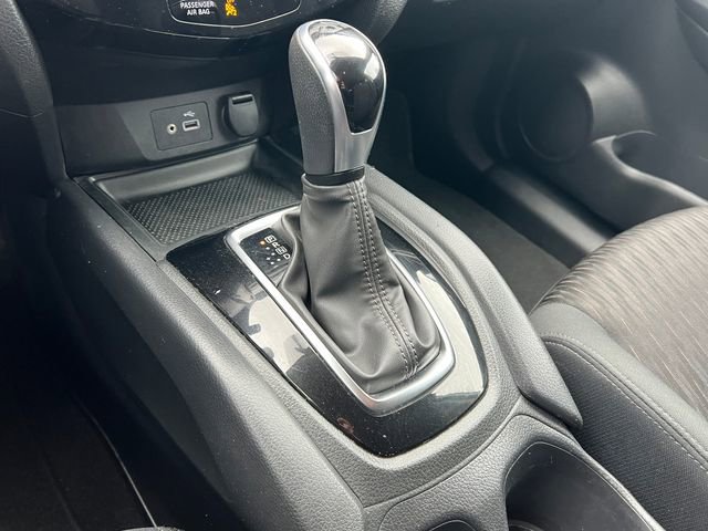 Used 2020 Nissan Rogue SV image 25