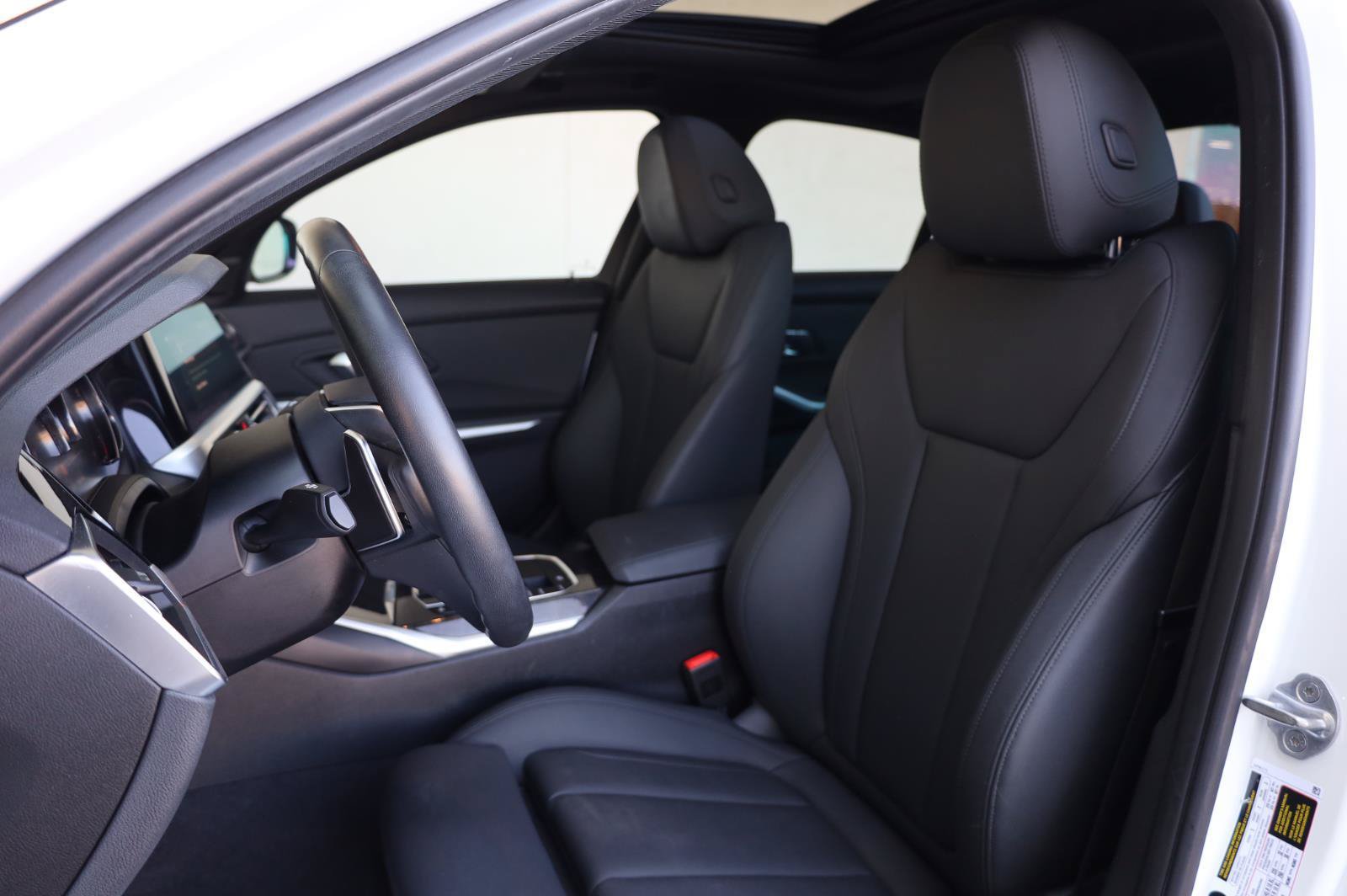 Used 2019 BMW 330i Sedan w/ Driving Assistance Package RWD image 19