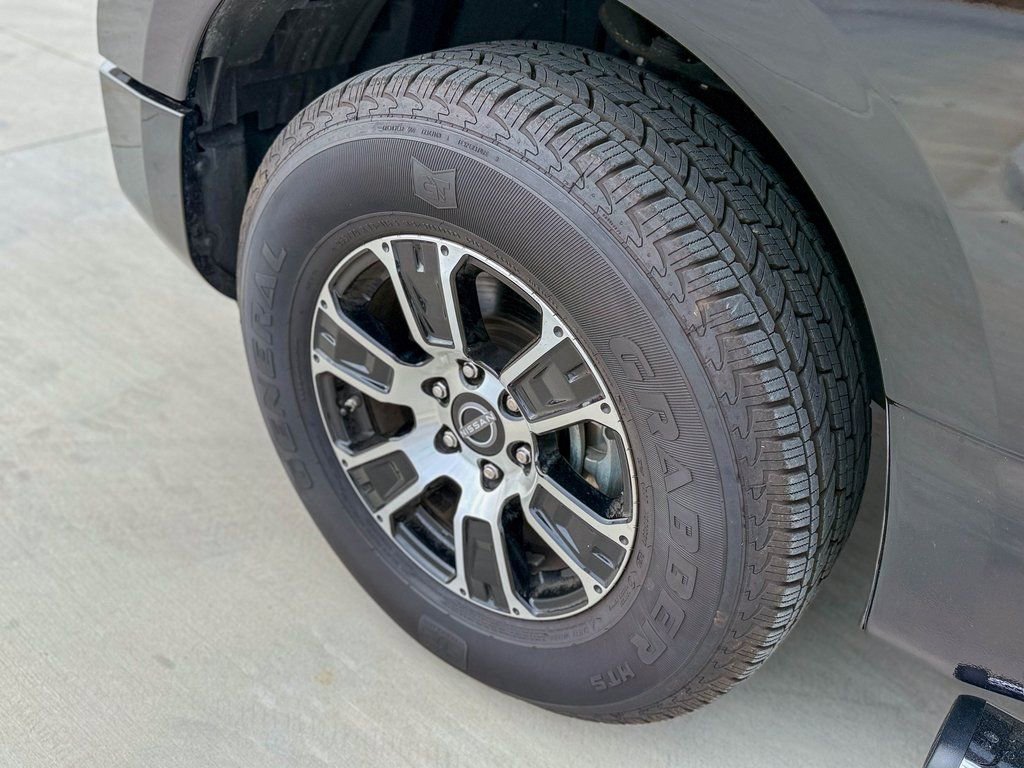 Used 2024 Nissan Titan SV w/ SV Convenience Package image 12