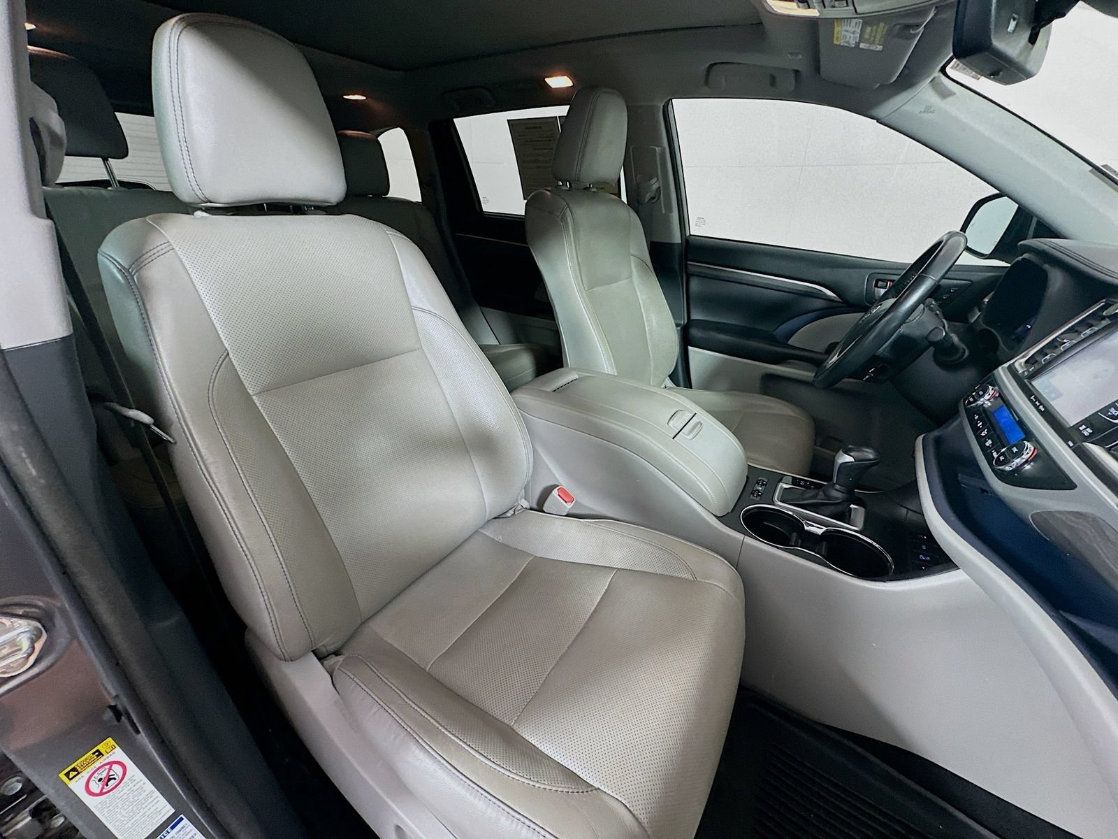 Used 2018 Toyota Highlander Limited Platinum AWD/4WD image 31