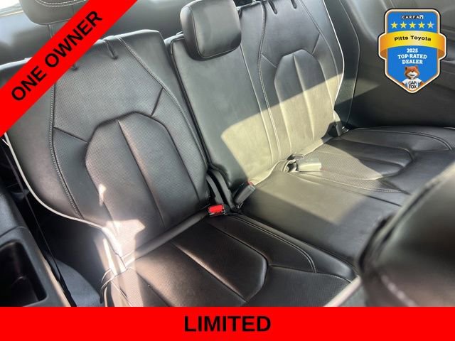 Used 2025 Chrysler Pacifica Limited image 15