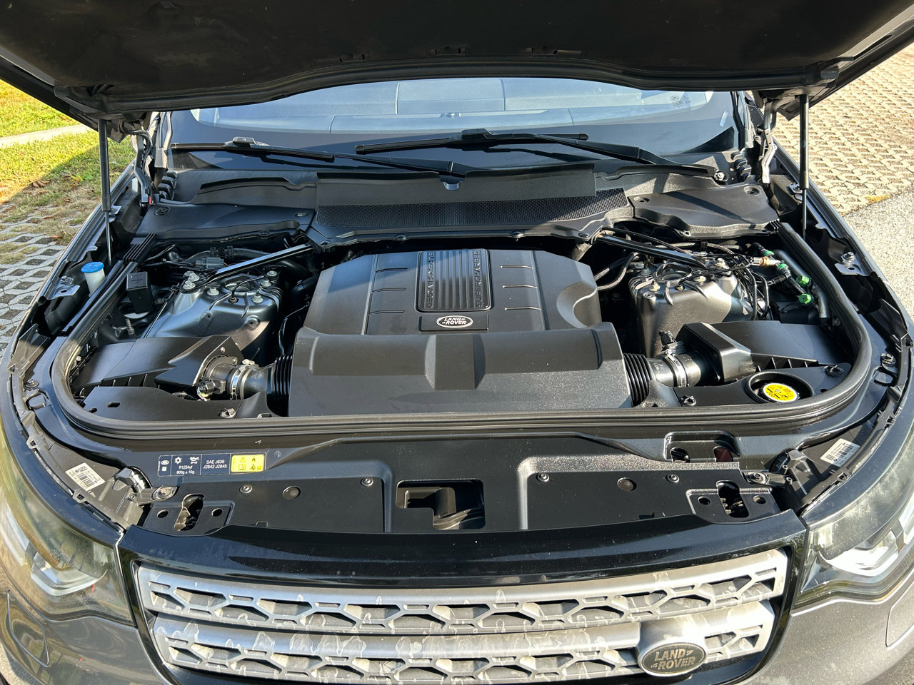 Used 2017 Land Rover Discovery HSE image 23