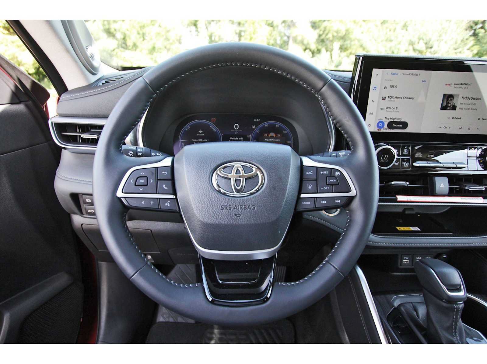 Used 2025 Toyota Highlander Platinum AWD/4WD image 14