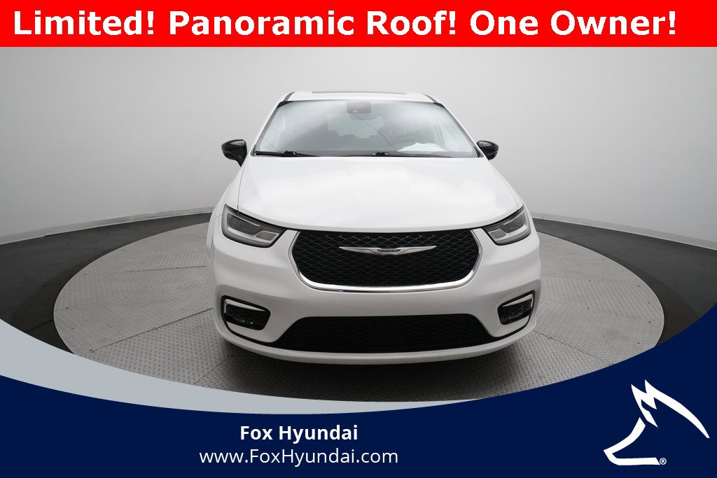 Used 2024 Chrysler Pacifica Limited image 11