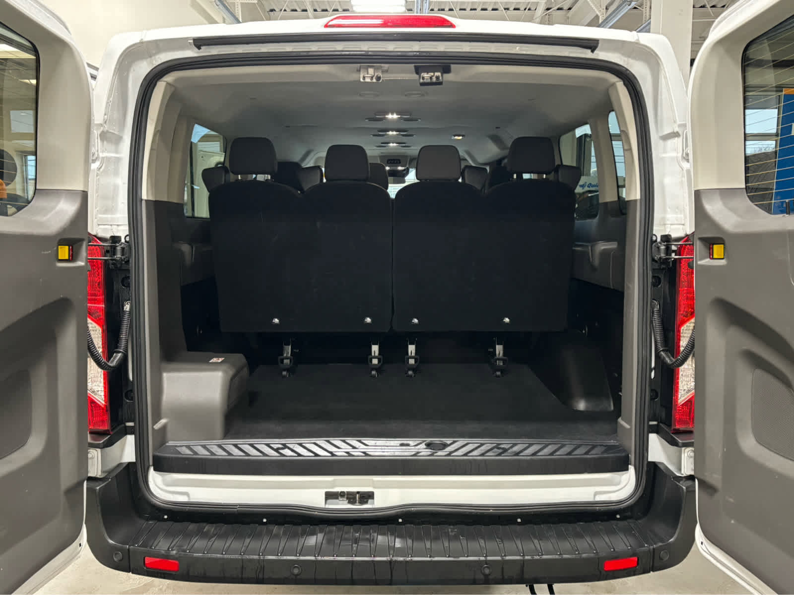 Used 2025 Ford Transit 350 XLT image 7