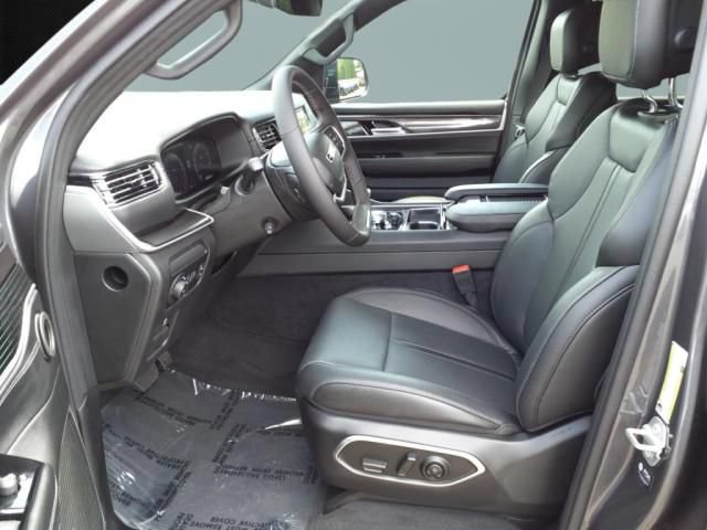 New 2024 Jeep Wagoneer 4WD w/ HD Trailer Tow Package image 5