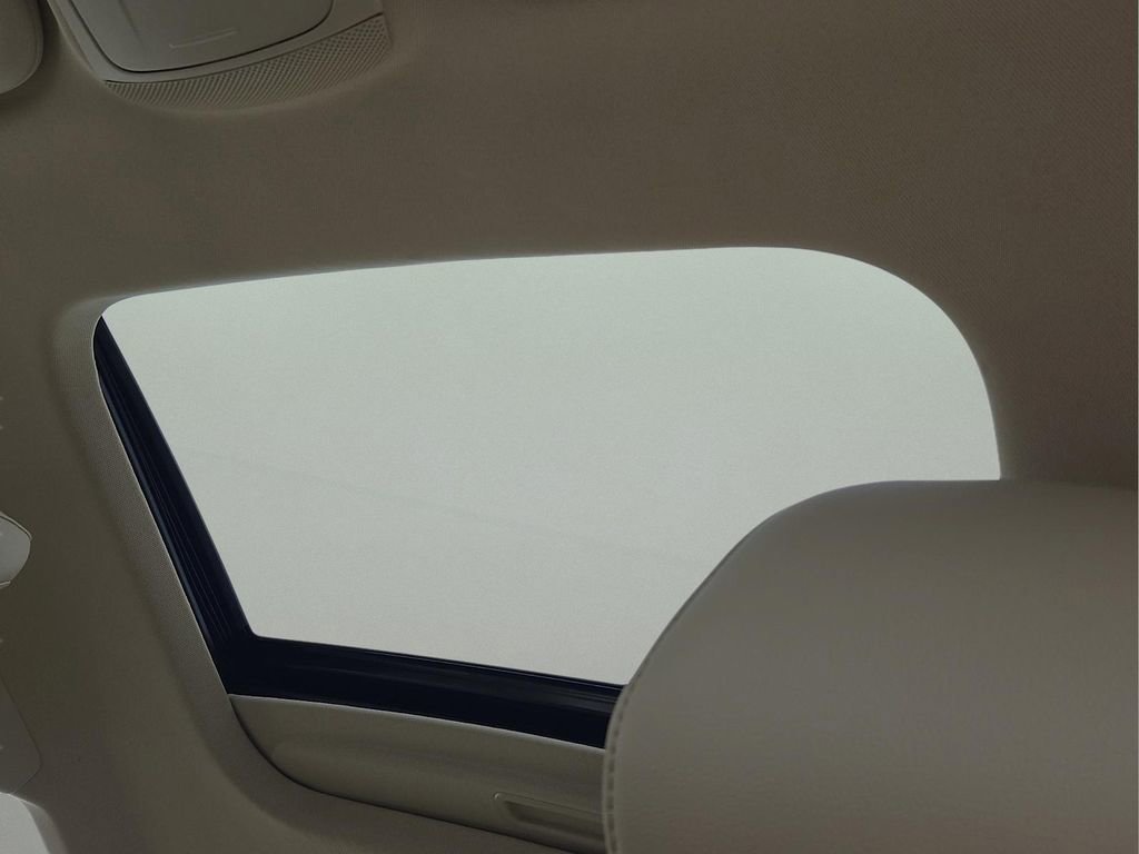 Used 2014 Ford Fusion SE w/ Equipment Group 202A image 16