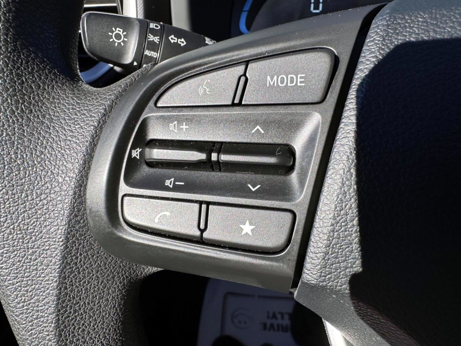Used 2025 Hyundai Venue SE FWD image 15