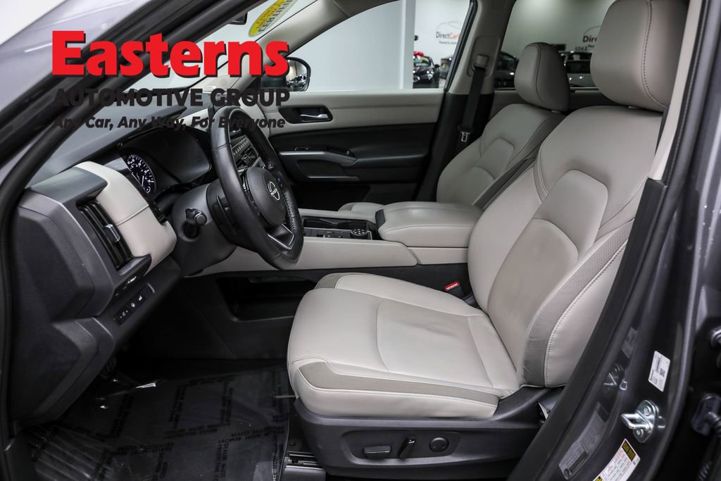 Used 2023 Nissan Pathfinder SL w/ SL Premium Package image 13