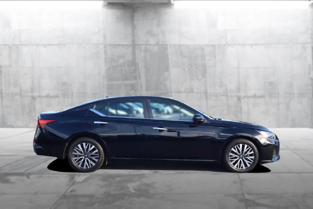 Certified 2025 Nissan Altima 2.5 SV w/ SV Premium Package FWD image 5