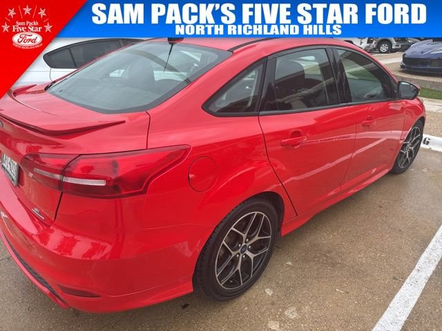 Used 2016 Ford Focus SE w/ SE Sport Package image 6