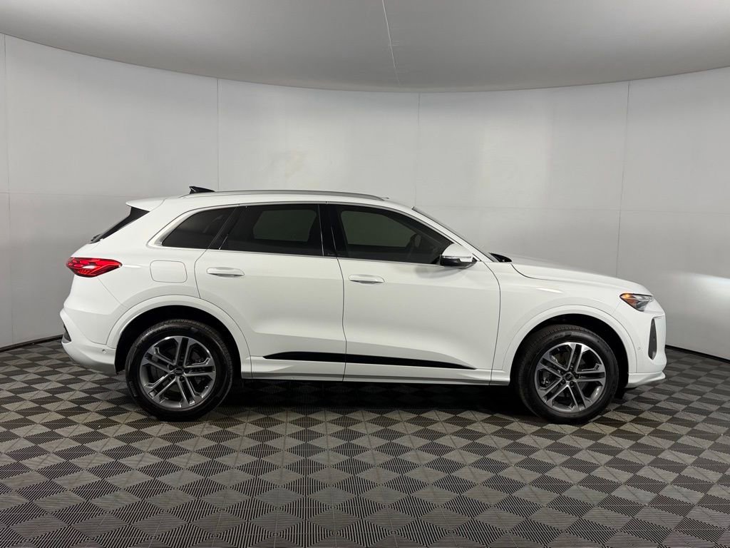 Used 2025 Audi Q5 Premium w/ Convenience Package image 6