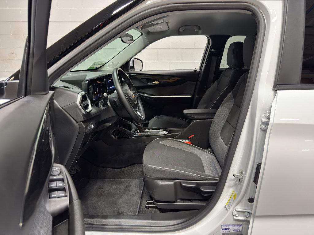Used 2024 Chevrolet TrailBlazer LT w/ LT Cold Weather Package image 14