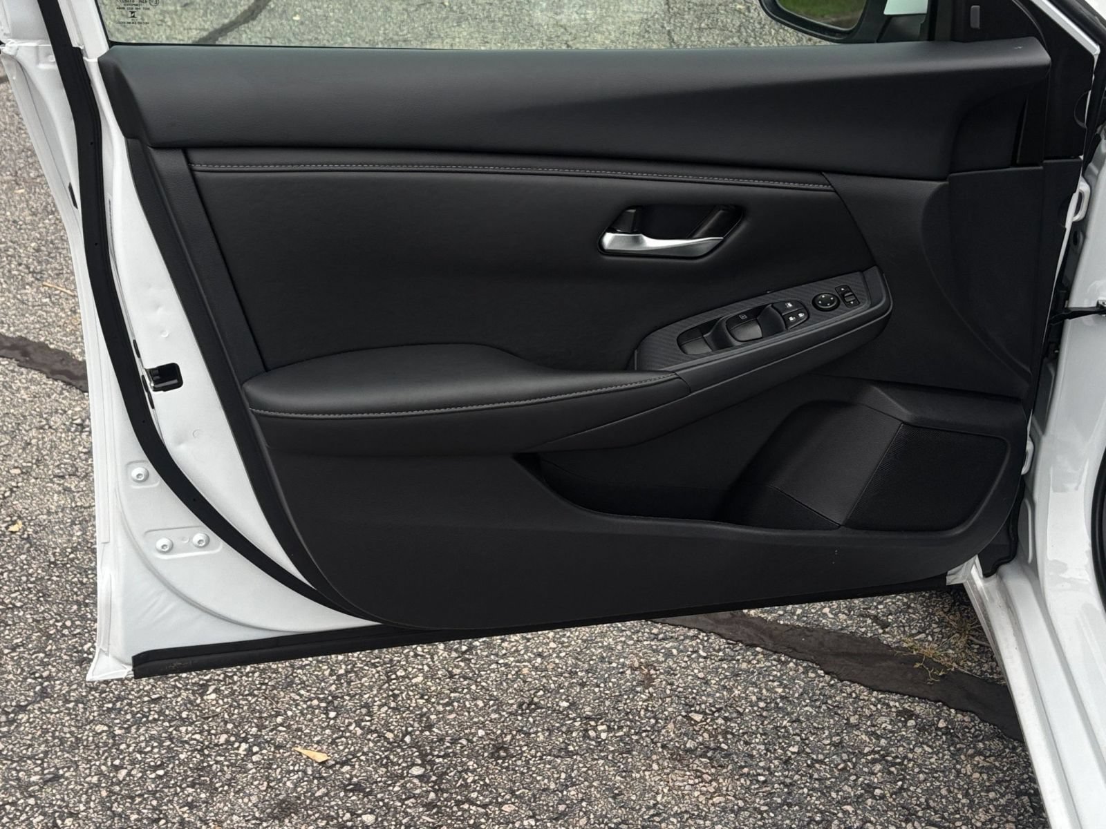 Used 2025 Nissan Sentra SV FWD image 18