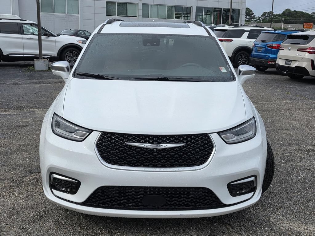 Used 2022 Chrysler Pacifica Pinnacle FWD image 3