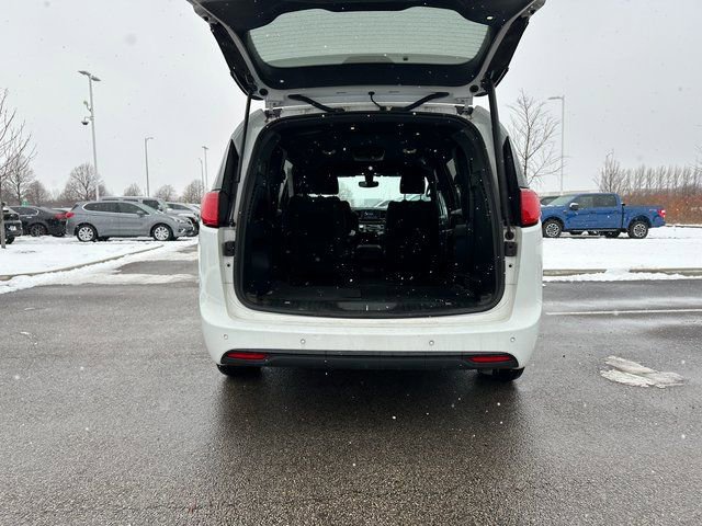 Used 2020 Chrysler Pacifica Touring w/ S Appearance Package image 9