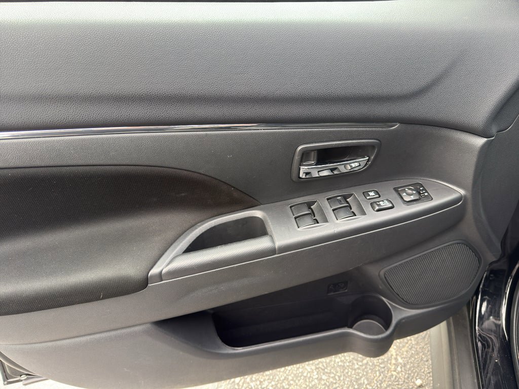 Used 2025 Mitsubishi Outlander Sport ES AWD/4WD image 9