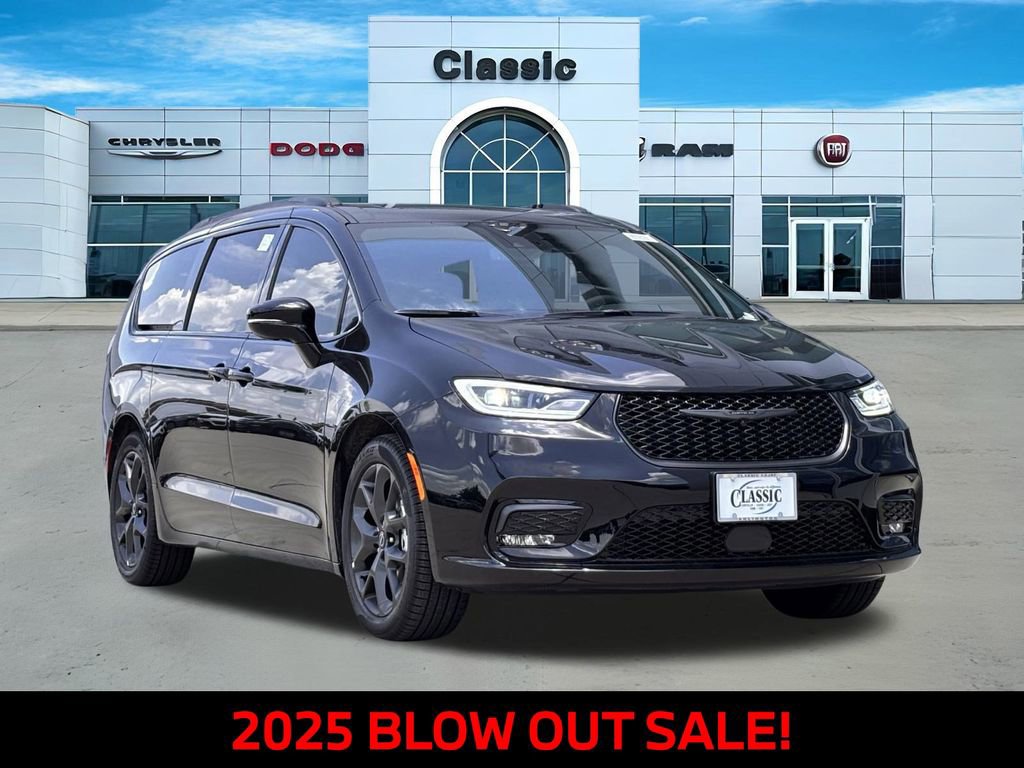 New 2025 Chrysler Pacifica Limited w/ Uconnect Theater Family Group FWD image 1