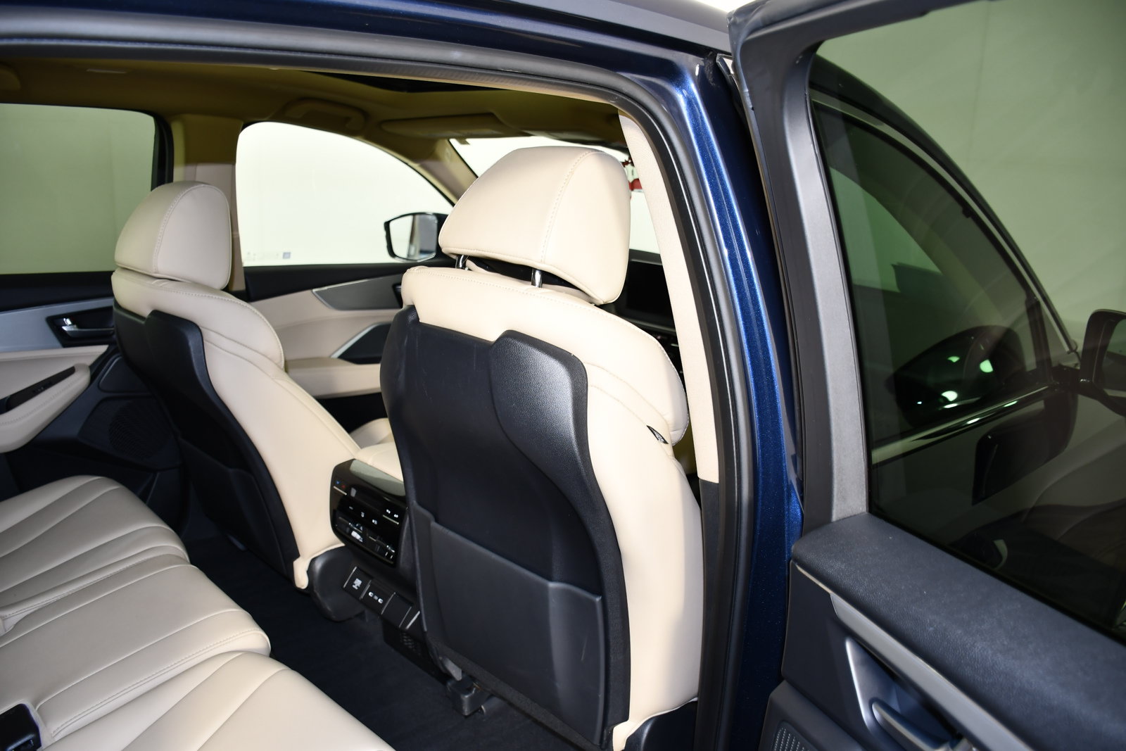 Certified 2025 Acura MDX SH-AWD image 44