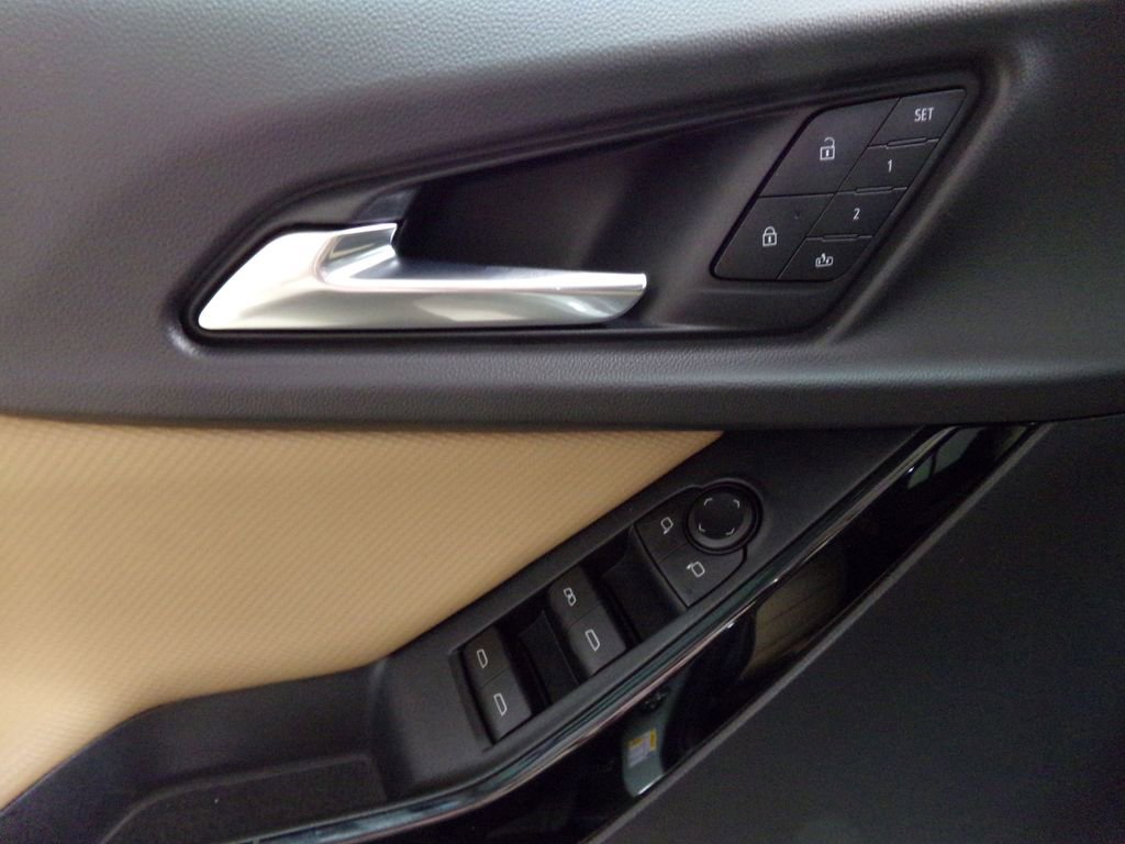 New 2026 Chevrolet Equinox ACTIV w/ Convenience Package III image 15