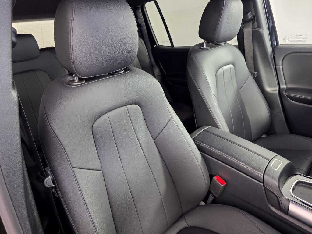 Certified 2025 Mercedes-Benz GLB 250 image 28