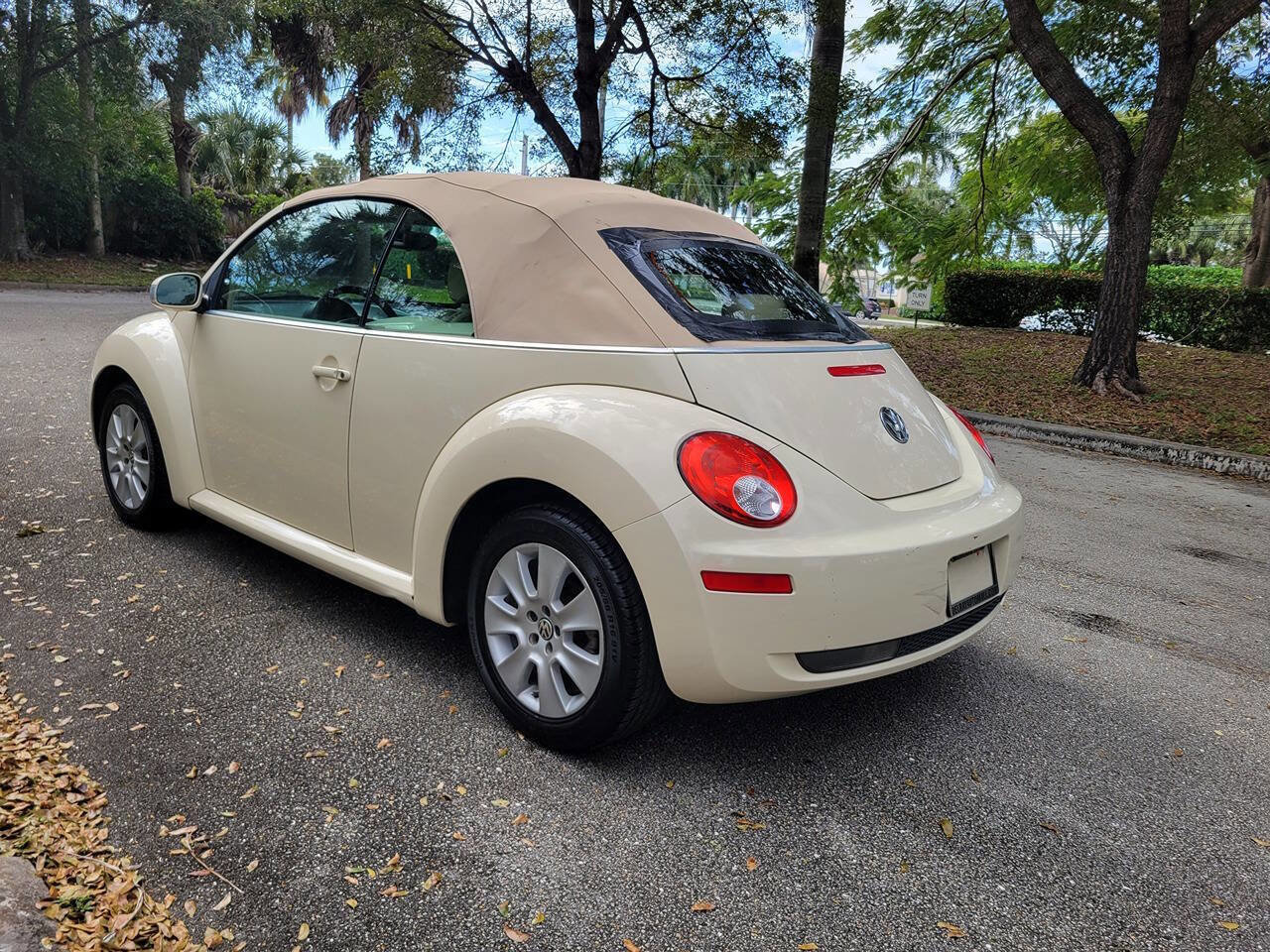Used 2008 Volkswagen Beetle S image 7