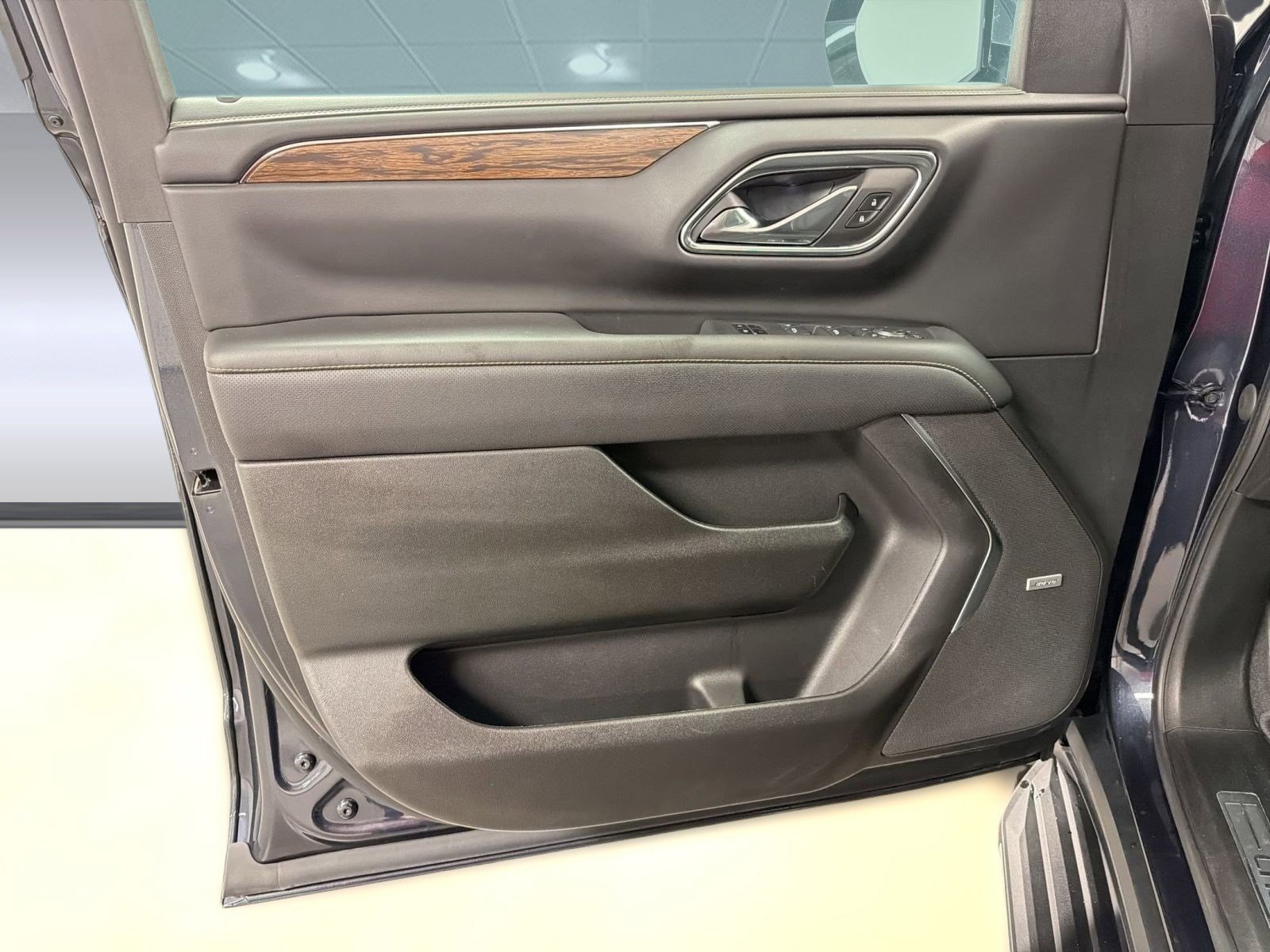 Used 2023 Chevrolet Tahoe Premier AWD/4WD image 12