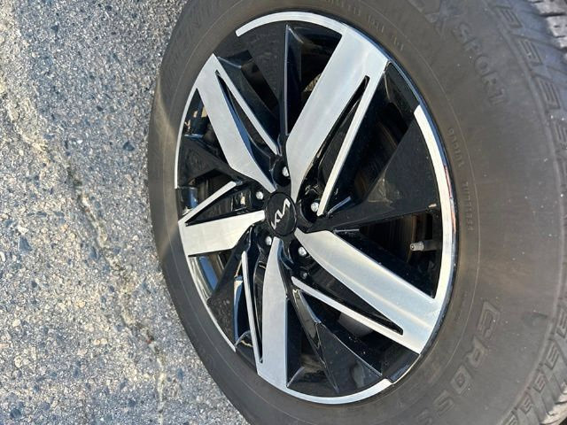 Certified 2023 Kia Sorento S w/ Panoramic Sunroof Package FWD image 2