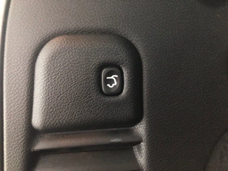 Used 2019 Jeep Grand Cherokee Limited w/ Luxury Group II image 9