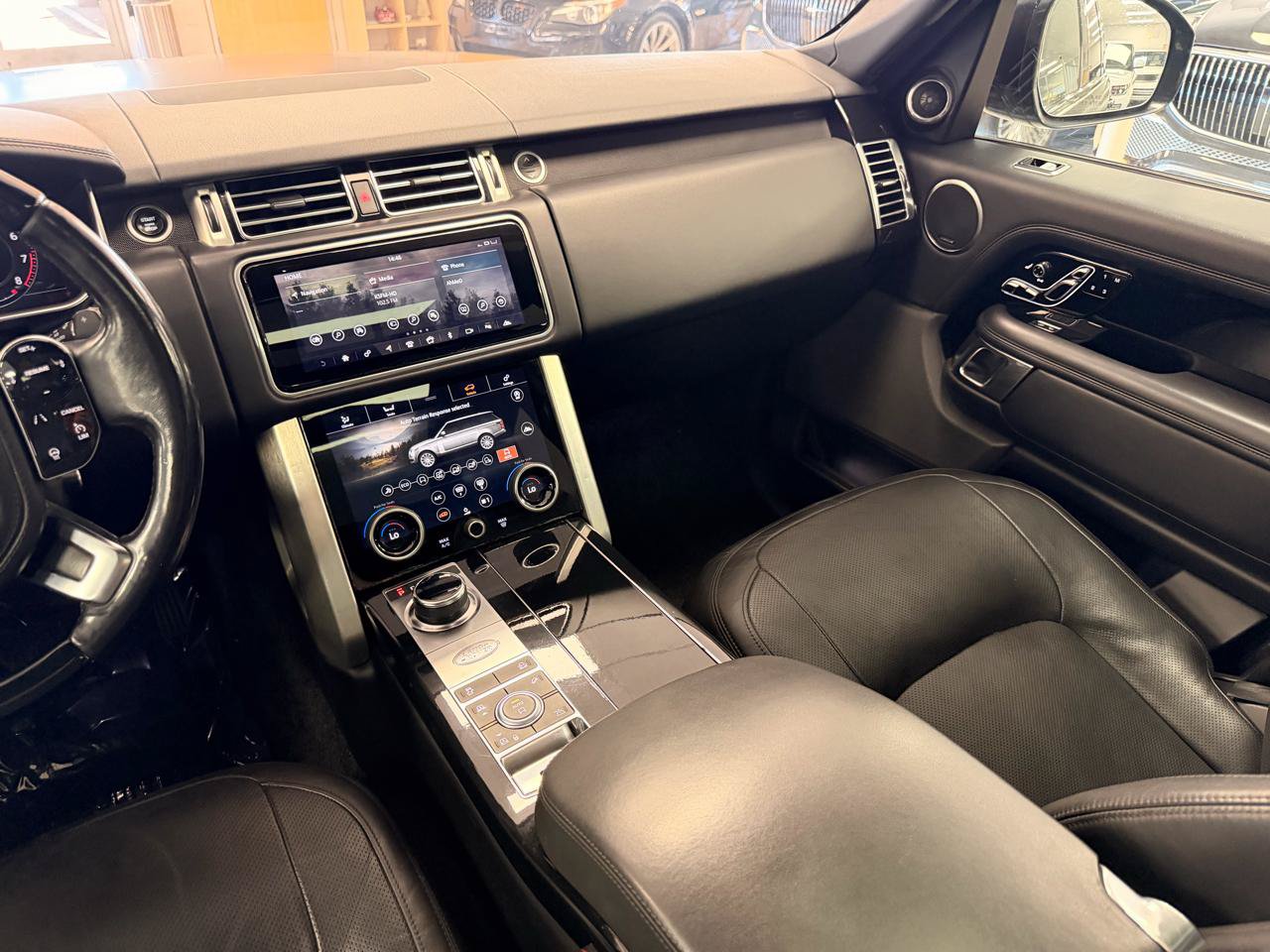 Used 2019 Land Rover Range Rover HSE AWD/4WD image 18